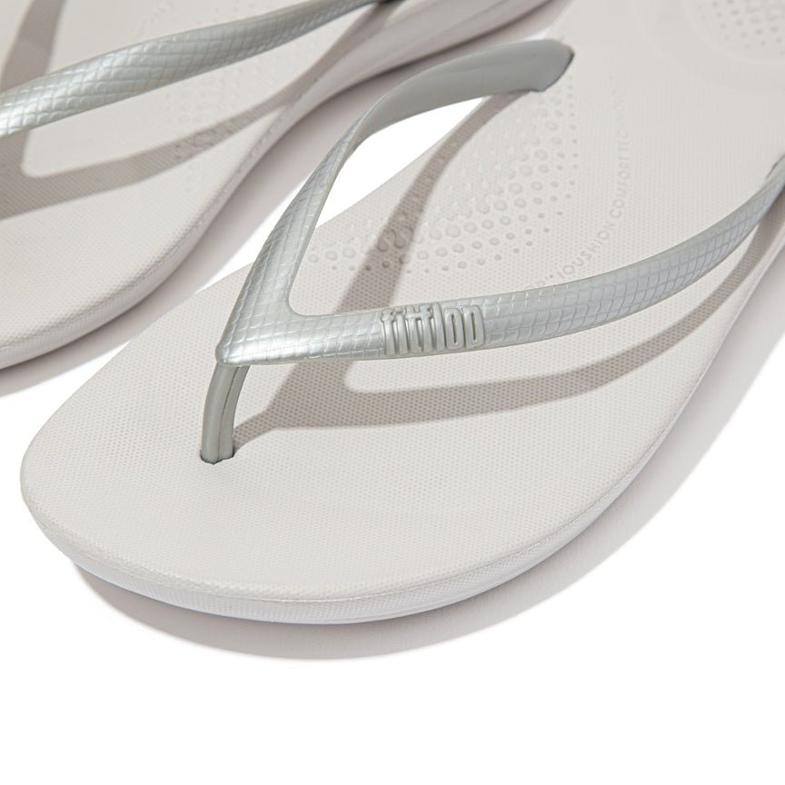 FITFLOP IQUSHION ERGONOMIC FLIP-FLOPS E54-011 SILVER