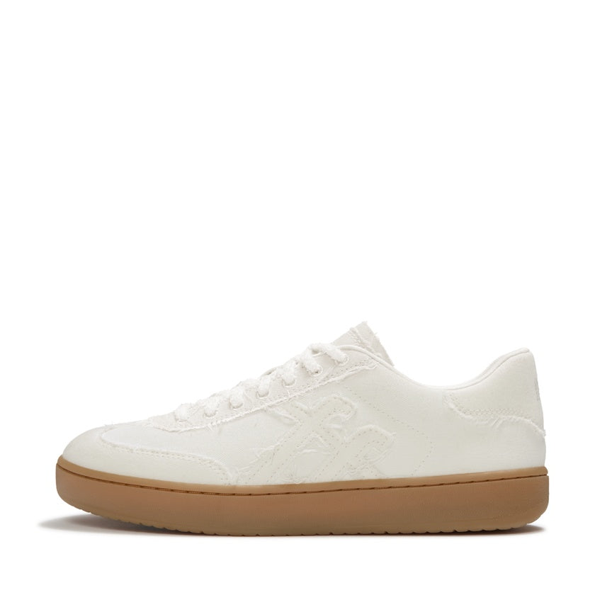 THE-DASH-FF-FRAYED-DENIM-T-TOE-TRAINERS-WHITE-WASH_A9D-E45.jpg